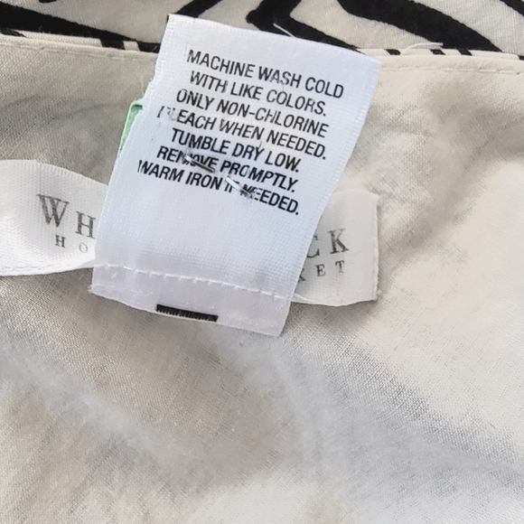 White House Black Market Black and White Patterned Skirt - Picture 5 of 8